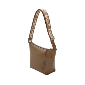 LOEWE 罗意威 柔软光滑牛皮革  男款单肩斜挎包