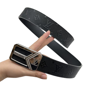 LOUIS VUITT0N 路易威登 4.0cm 头层压纹平滑扣